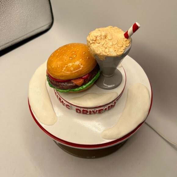 Department 56 Dinah’s Drive-in 5447-0 - Picture 4 of 13